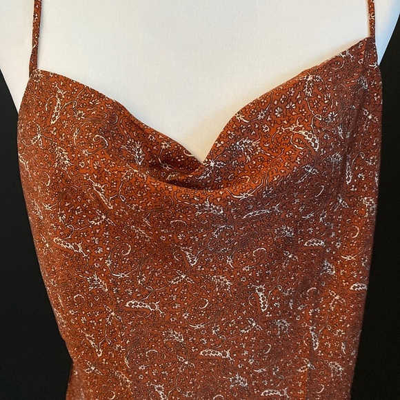 New BANANA REPUBLIC SILKY COWL-NECK CAMISOLE - Picture 2 of 5